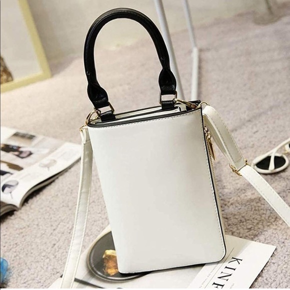 BRAND NEW WOMENS SMALL FASHION CROSSBODY BAG NWT - Picture 4 of 6